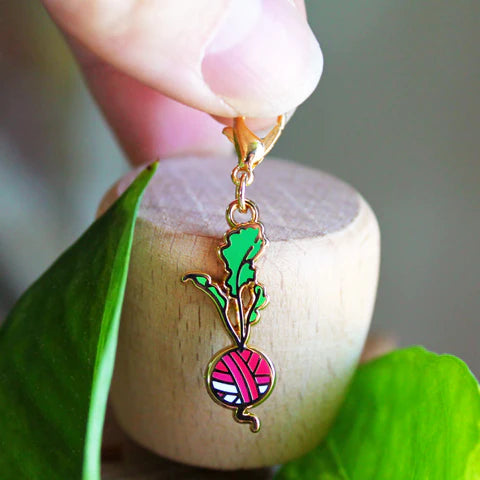 Twill & Print - Yarn Radish Keeper / Stitch Marker